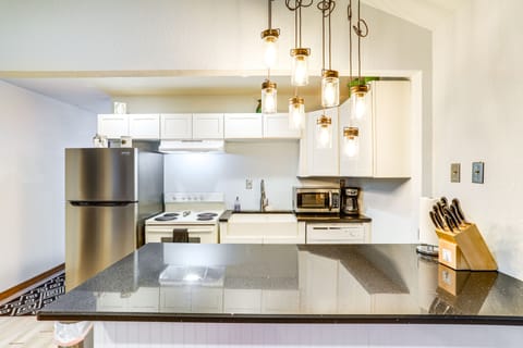 Kitchen | Cooking Basics | Coffee Maker | Paper Towels/Trash Bags Provided