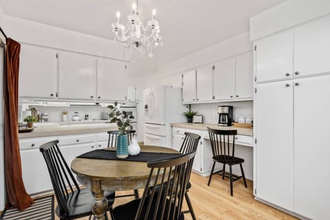 Coffee lovers are in luck as this rental provides coffee. There are also cute cafes a short drive away.