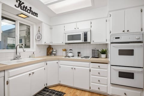 Cook delicious meals for breakfast, lunch, and dinner in this fully equipped kitchen. We suggest grabbing some ingredients from a local farm.