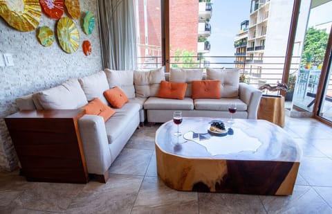 Condo - Image 2