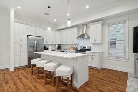 Kitchen with Breakfast Bar