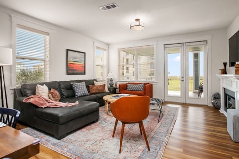 "No Worries" over 1700 sq. feet has spacious open floor plan ~ Pointe West Vacation ~