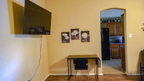 Bonnie's Far West SA Home for 10 with EV Charger House in San Antonio