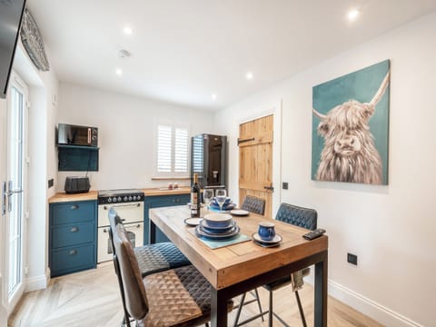 Kitchen/diner | The Railway Sleeper, Sandilands, near Lanark