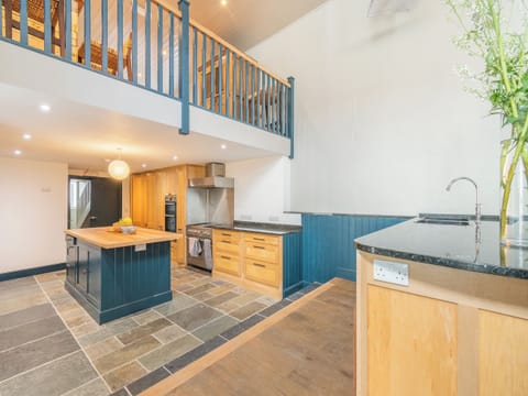 Kitchen | The Old Brewery - The Old Brewery Cottages, Pembroke