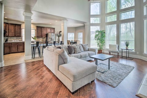 Living Room | 1st Floor | Smart TV | Wood-Burning Fireplace