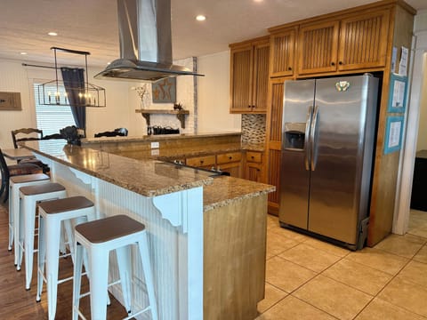 Kitchen
Electric stove
Dishwasher