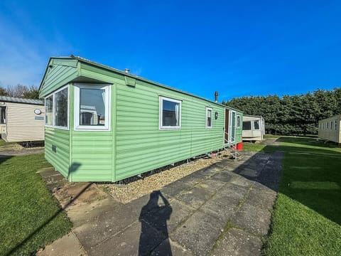 Enjoy the freedom of last minute caravan holidays at Southview Caravan Park Skegness, a fantastic base for exploring the golden sands of Skegness beach England.