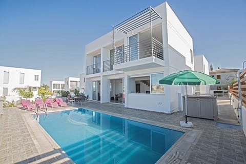 Villa Deanne, Stunning 3BDR Kapparis Villa