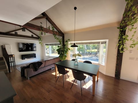 Huge Relaxation room for dinner or chilling and watching a movie 