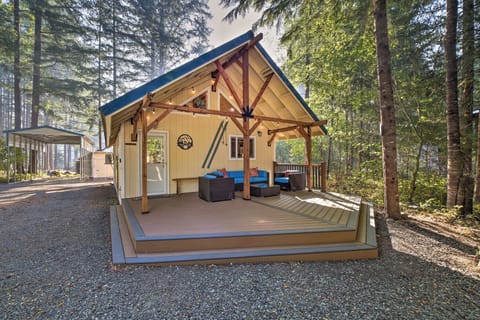Packwood Vacation Rental | 2BR | 1BA | 680 Sq Ft | 2 Stairs Required to Enter
