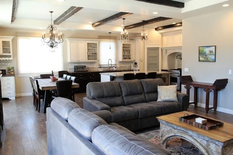 Picturesque Rosemary Retreat (587)