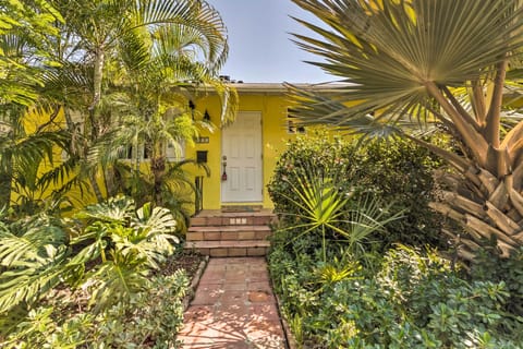 West Palm Beach Vacation Rental | 1BR | 1BA | 720 Sq Ft | 3 Exterior Stairs
