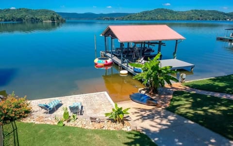 Fabulous amenities with speedboat ramp, sunning area, fixed dock, +floating dock