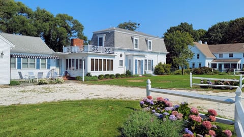 Walk to Mayo Beach and Main Street from this wonderful antique