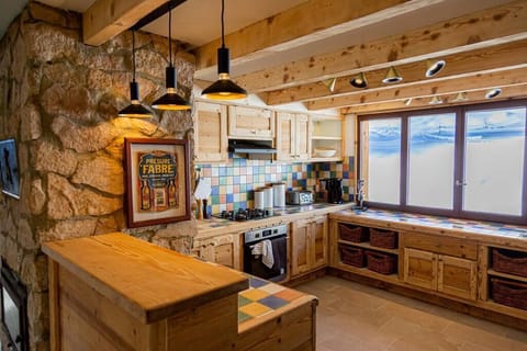 Vue sur le massif de la Tournette depuis la cuisine