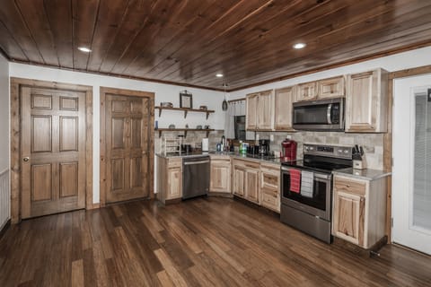 For your safety you will find a fire extinguisher right behind the kitchen sink.