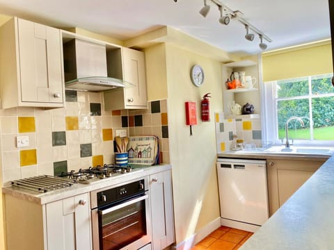 Little Halt, Freshwater: Well-equipped kitchen