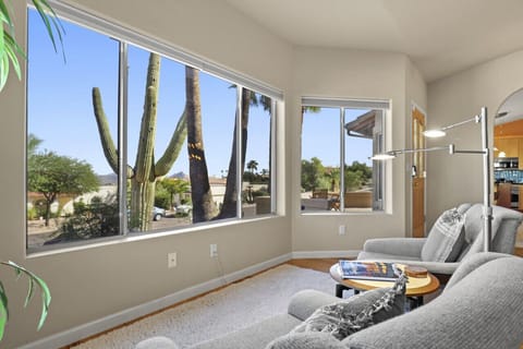 Seating next to the windows looking East! Perfect for a sunrise coffee!