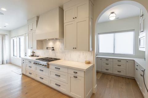 Kitchen View - This sleek, modern kitchen has all the best upgrades to make cooking a breeze!