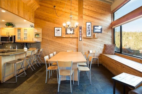 Dining Table (8 Top)