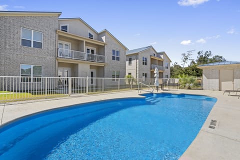 Temperature controlled pool. You can enjoy it during any season!