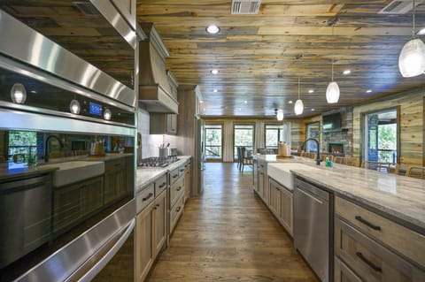 Fully equipped kitchen with all of the appliances.