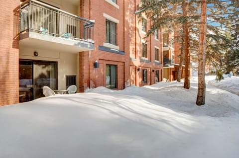 View of condo from courtyard pathway