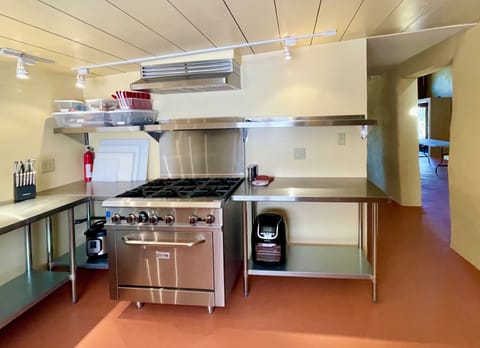 Fabulous pro range in the Playhouse kitchen, plus an air fryer and pressure pot.