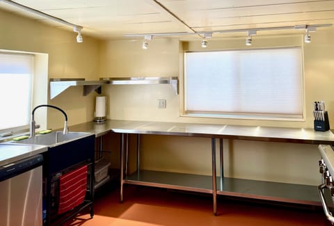 Plenty of workspace in this nice catering kitchen.
