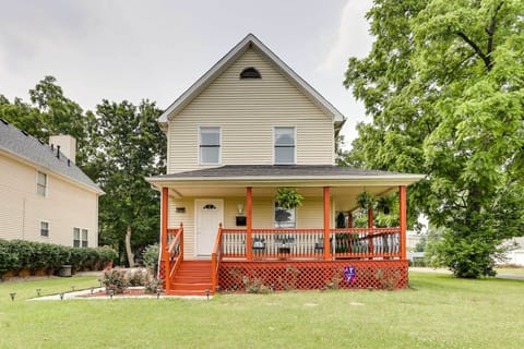 Louisville Vacation Rental | 2BR | 1BA | 727 Sq Ft | Stairs Required
