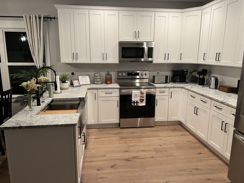 Brand new large kitchen, all new LG appliances.