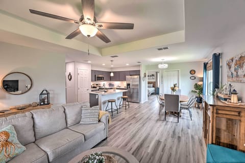 Port Aransas Vacation Rental | 3BR | 2BA | Step-Free Access | 1,241 Sq Ft