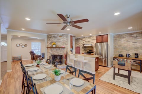 A cozy overview of our airy and bright living space! 