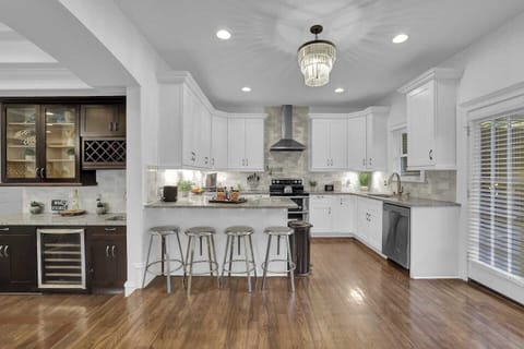 Discover the joy of cooking in our fabulous kitchen, provides the perfect setting for all your dining needs!

