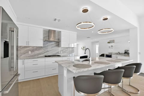 Kitchen island seats 4