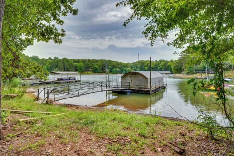 Martin Vacation Rental | 2BR | 1BA | 900 Sq Ft | Step-Free Access