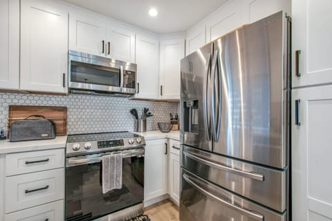 Kitchen | Stove | Fridge