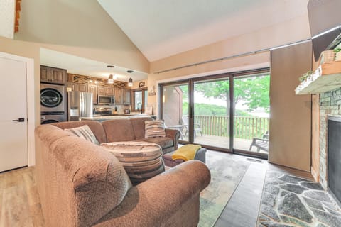 Living Room | Free WiFi | Smart TV | Fireplace | Lake Views