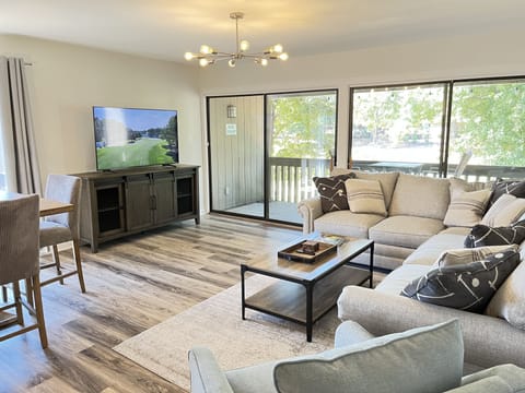 Open living room and dining area with balcony view overlooking Pinehurst No. 5.