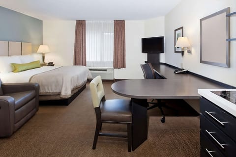 Relax in a welcoming suite with plenty of space to spread out.