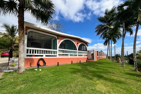Lovely country home with private pool in the hills above the town of Las Piedras