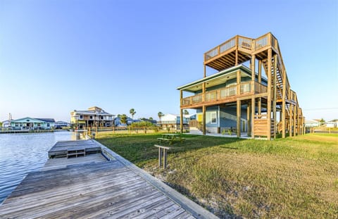 Welcome to Blue Crab Cove! Private Boat Dock w/ Kayak Launch