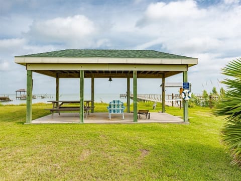 Welcome to Captain Dave's! Bayfront Covered Cabana