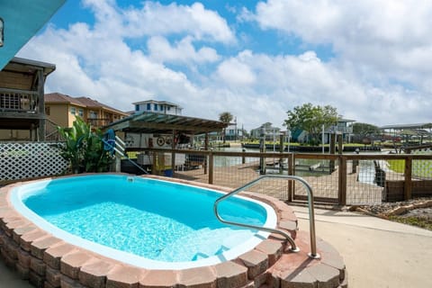 Welcome to Hook, Wine & Sinker! Private Pool Overlooking Canal