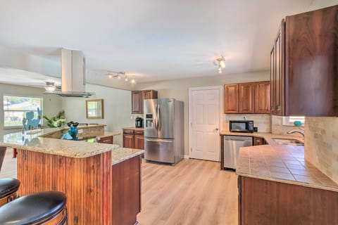 Kitchen | Well-Stocked Kitchen | Breakfast Nook