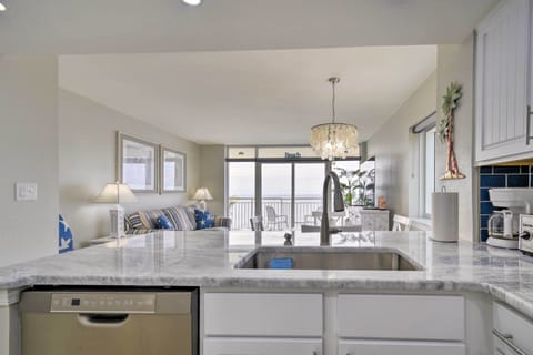 Kitchen | Cooking Basics | Coffee Maker | Paper Towels/Trash Bags Provided