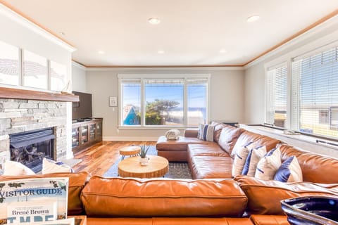 Main Living Room, with ocean views & new, luxury couch (2023)