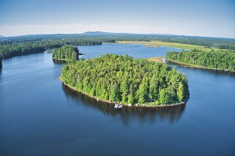 Butterfield Island, situated on beautiful Nicatous Lake!!