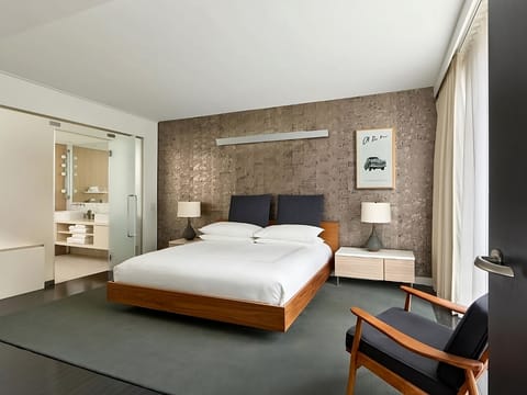Unit with Queen bed